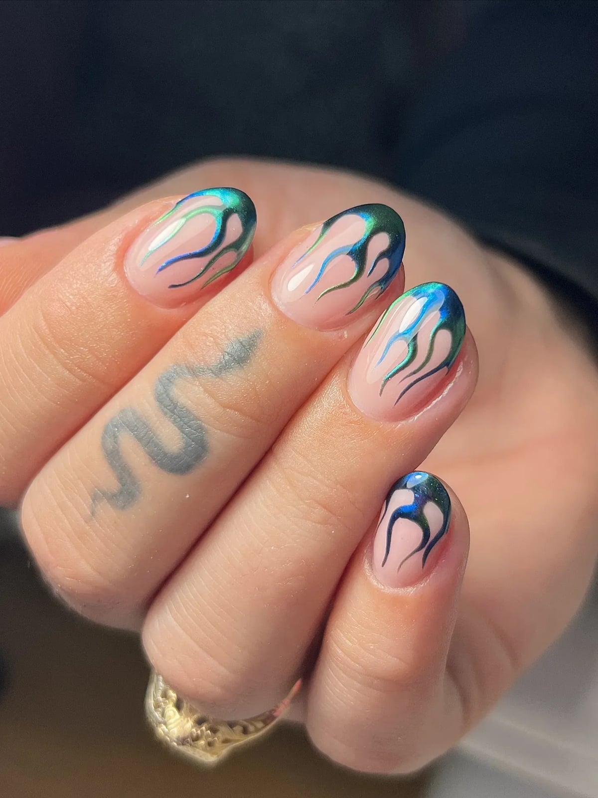 Short Oval Sheer Nude With Iridescent Flame Art Short Oval Sheer Nude With Iridescent Flame Art — Trendy Flame Nails