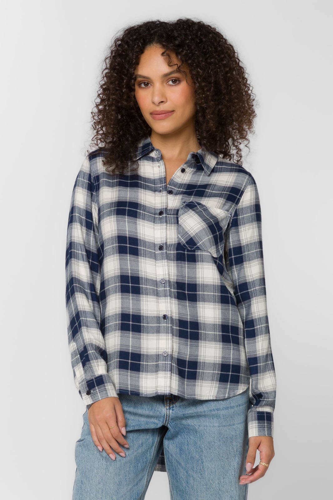 Relaxed Fit Navy Plaid Flannel Relaxed Fit Navy Plaid Flannel — Trendy Flannel Outfits