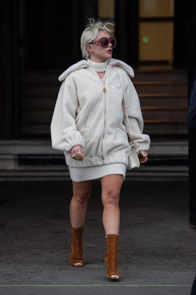 Oversized Cream Fleece Jacket Over Knit Mini Dress Oversized Cream Fleece Jacket Over Knit Mini Dress — Trendy Fleece Outfits