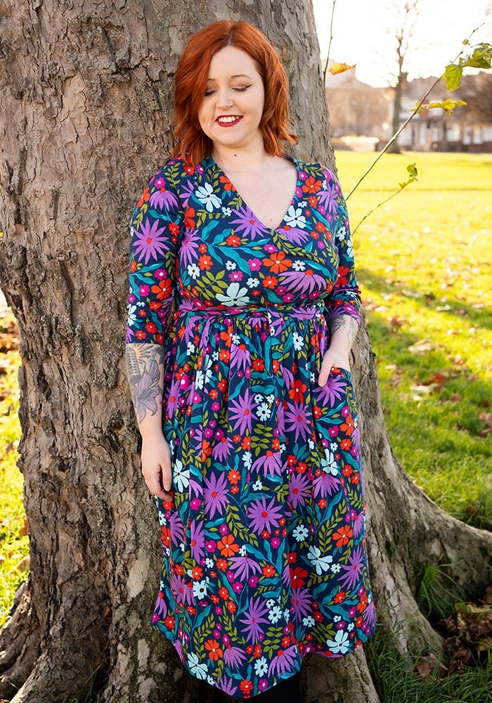 Dark Blue Floral Wrap Midi Dress With Three-Quarter Sleeves Dark Blue Floral Wrap Midi Dress With Three-Quarter Sleeves — Trendy Floral Dress