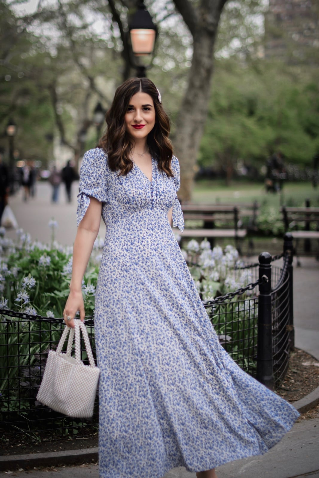 Blue White Floral Maxi Dress With Puff Sleeves, Close-Up Take Blue White Floral Maxi Dress With Puff Sleeves, Close-Up Take — Trendy Floral Dress