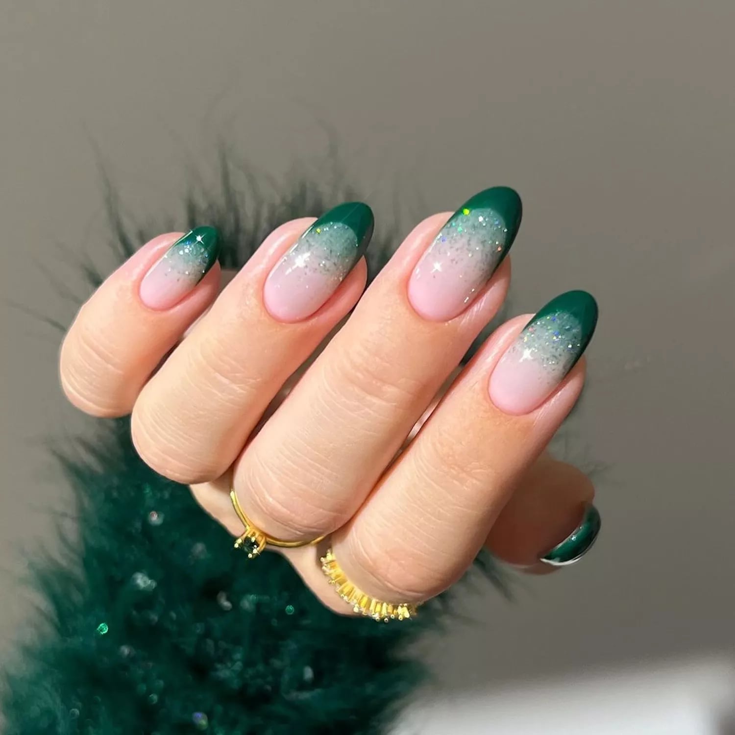 Long Oval Green to Pink Glitter Gradient Long Oval Green to Pink Glitter Gradient — Trendy Forest Green Nails