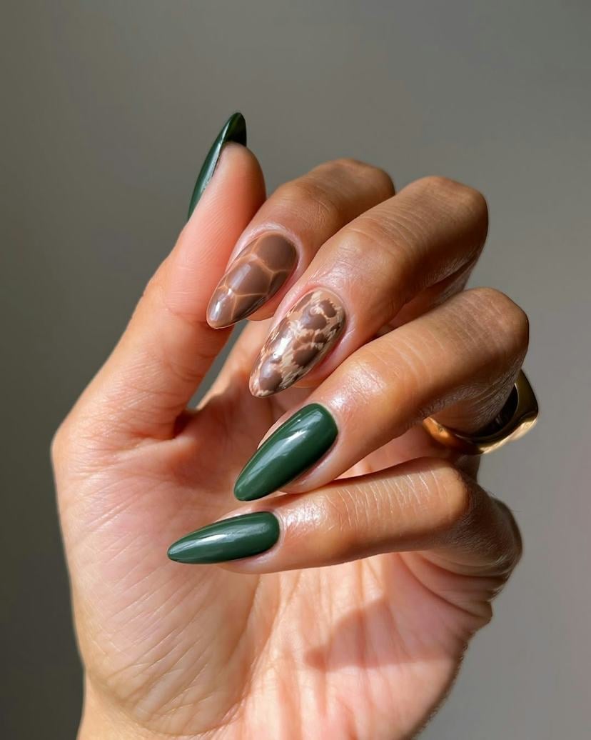 Long Stiletto Glossy Green with Animal Print Long Stiletto Glossy Green with Animal Print — Trendy Forest Green Nails