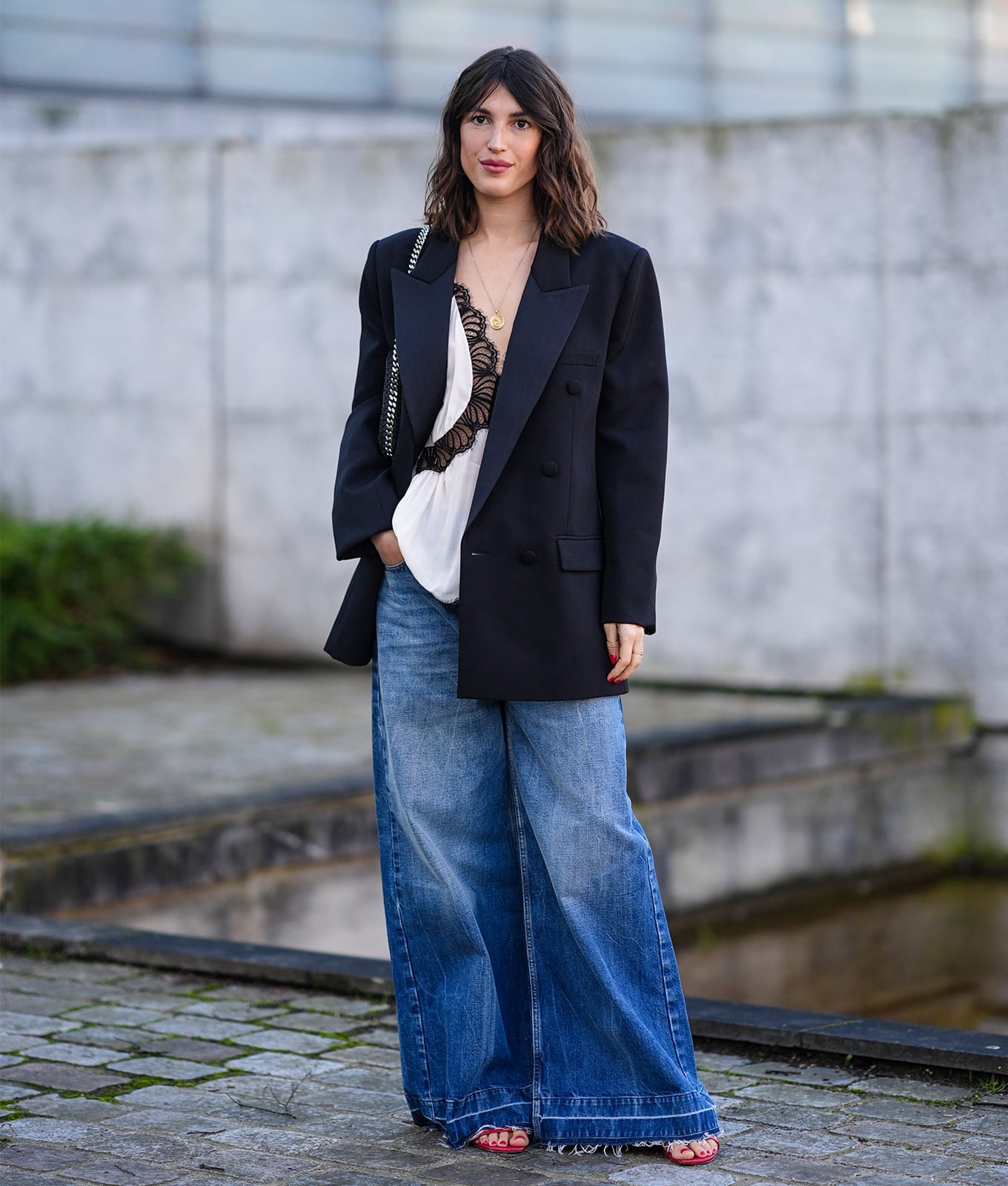 Oversized Blazer and Ultra Wide-Leg Jeans for Casual Chic — Trendy French Outfits
