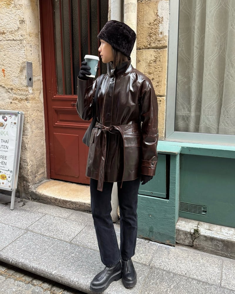 Belted Leather Jacket and Straight-Leg Jeans for Cold Weather — Trendy French Outfits