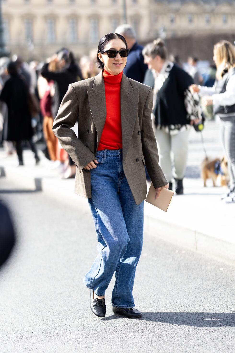 Oversized Brown Blazer Over Orange Turtleneck and Blue Jeans — Trendy French Outfits