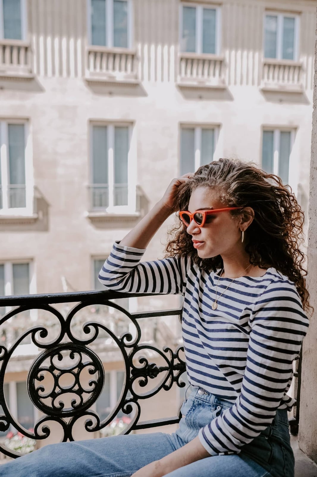Striped Long-Sleeve Top with Relaxed Jeans Striped Long-Sleeve Top with Relaxed Jeans — Trendy French Style