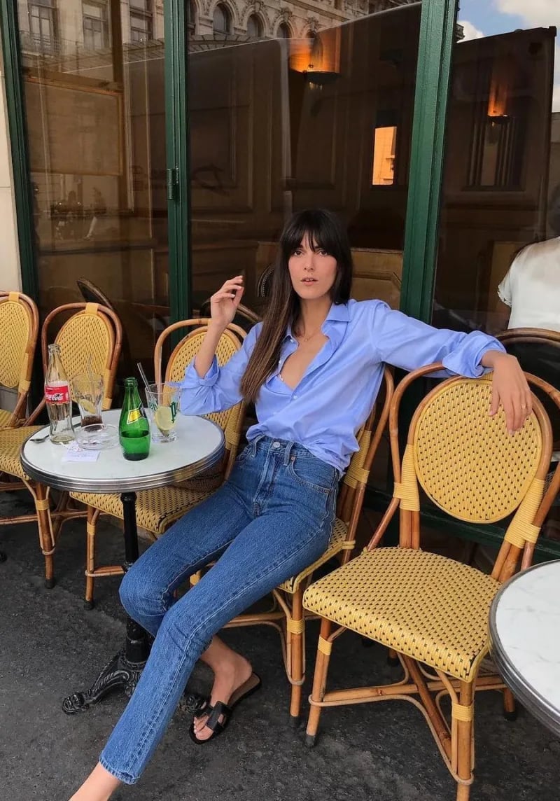 Unbuttoned Shirt with Slim Jeans for Casual Chic Unbuttoned Shirt with Slim Jeans for Casual Chic — Trendy French Style