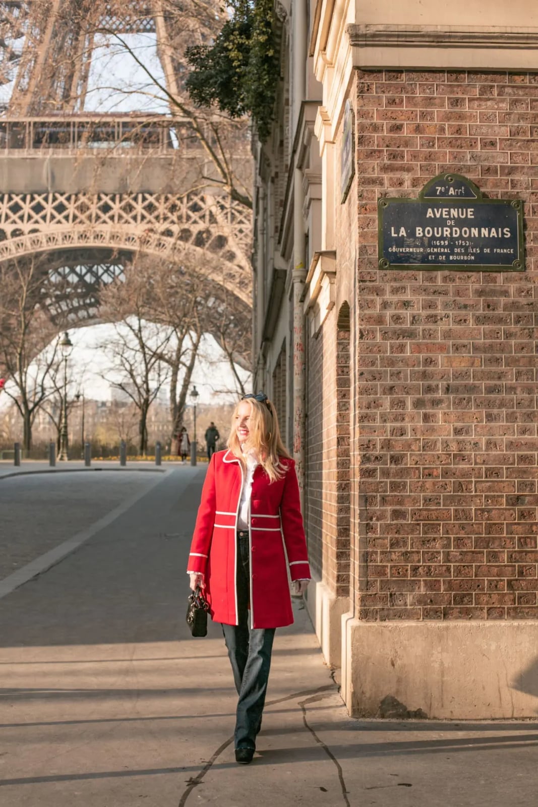 Red Coat with White Trim for Sightseeing Red Coat with White Trim for Sightseeing — Trendy French Style