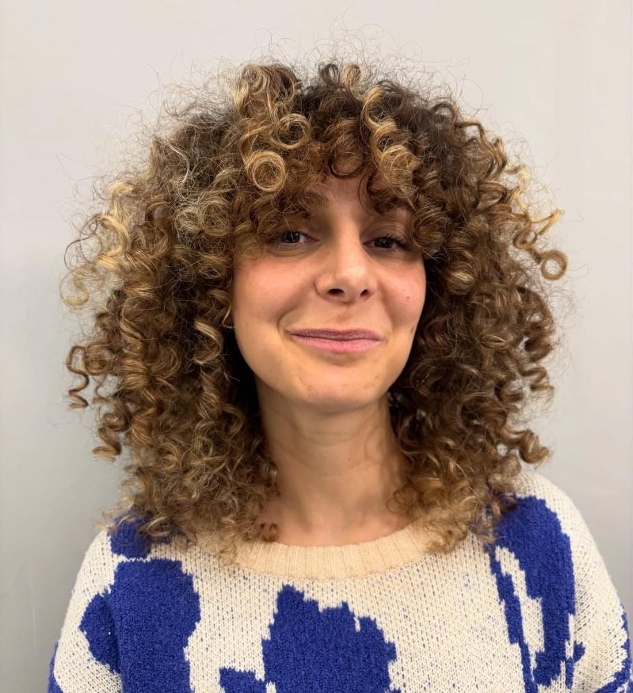 Shoulder Layers With Dimensional Colour Shoulder Layers With Dimensional Colour — Trendy Frizzy Hair