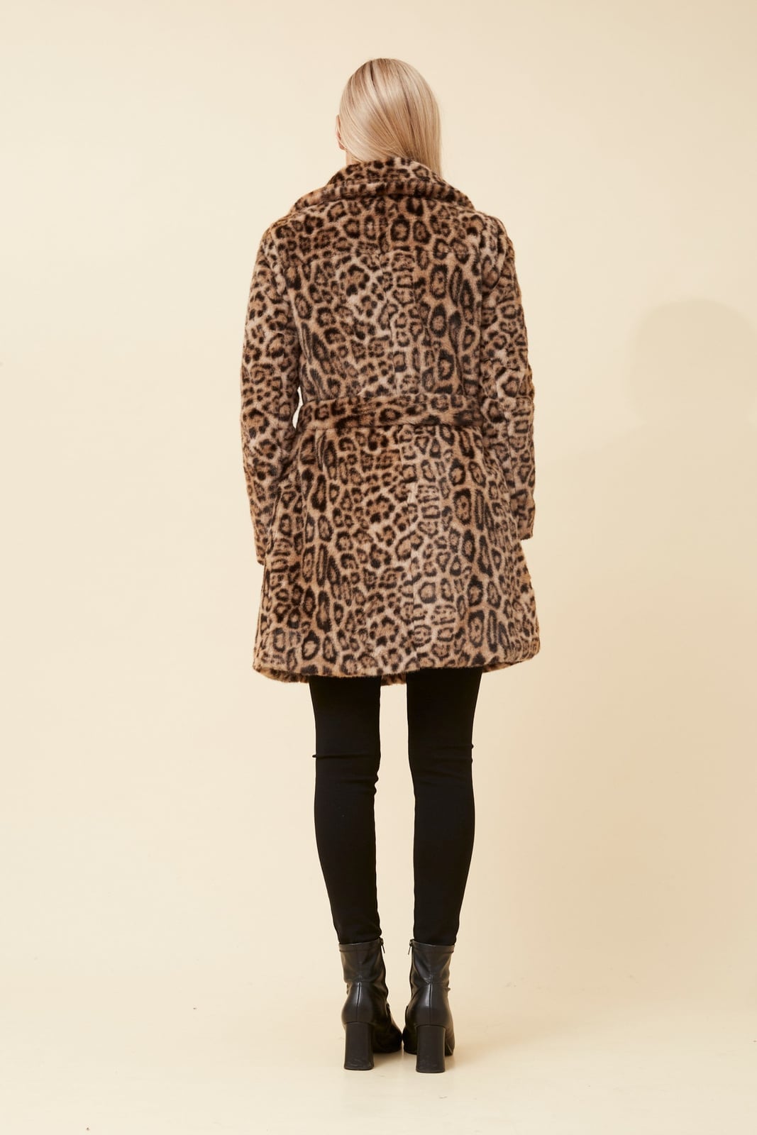Belted Leopard Coat With Black Leggings Belted Leopard Coat With Black Leggings — Trendy Fur Outfits
