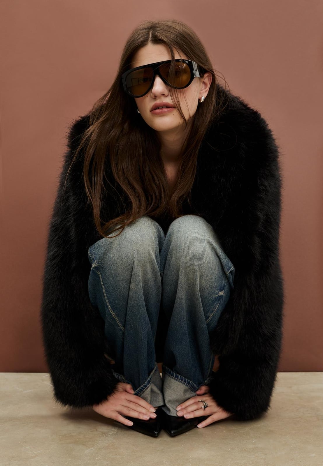 Oversized Black Faux Fur Coat With Baggy Jeans Oversized Black Faux Fur Coat With Baggy Jeans — Trendy Fur Outfits