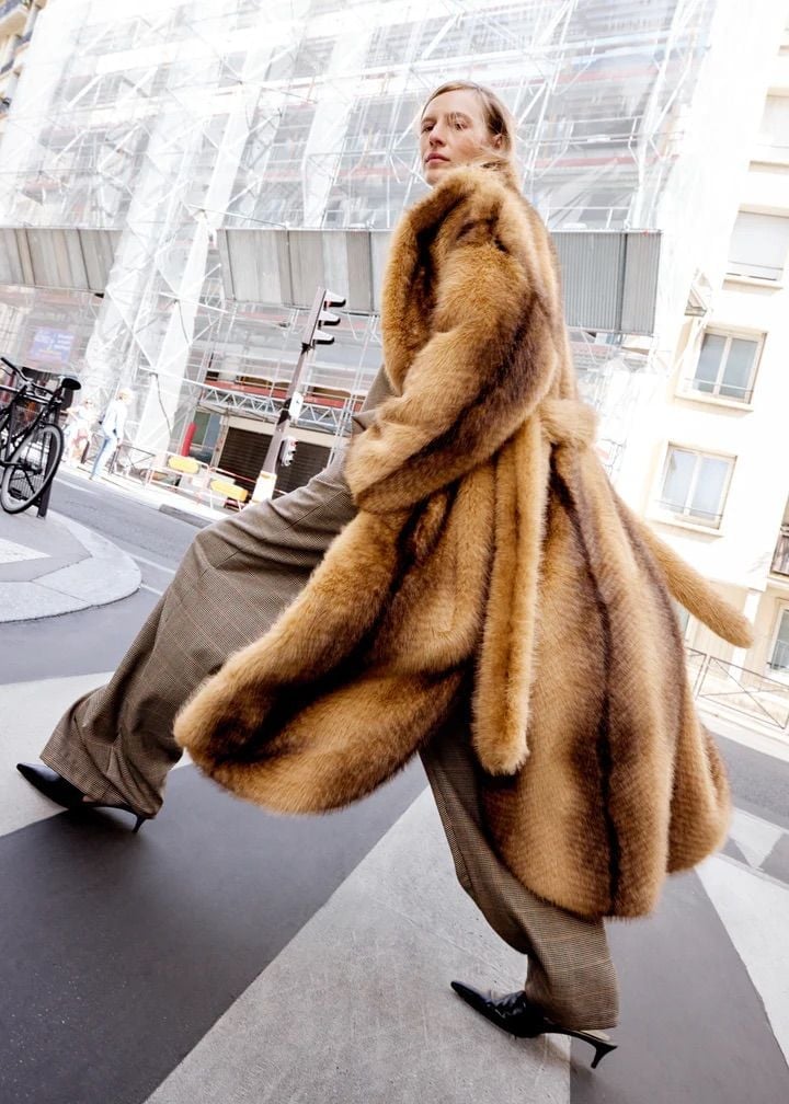 Brown Faux Fur Coat With Grey Trousers Brown Faux Fur Coat With Grey Trousers — Trendy Fur Outfits