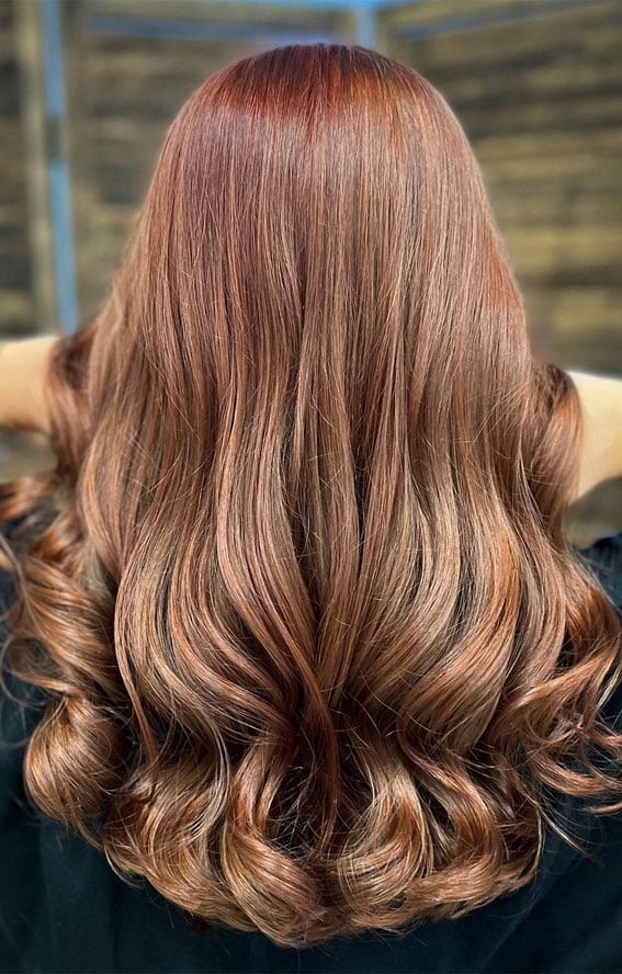 Long Red Tawny With Chestnut Highlights Long Red Tawny With Chestnut Highlights — Trendy Ginger Hair Color