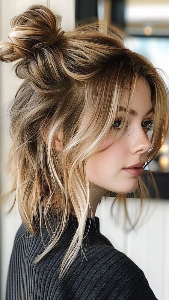 Collarbone Shag With Blonde Balayage Collarbone Shag With Blonde Balayage — Trendy Going Out Hairstyles