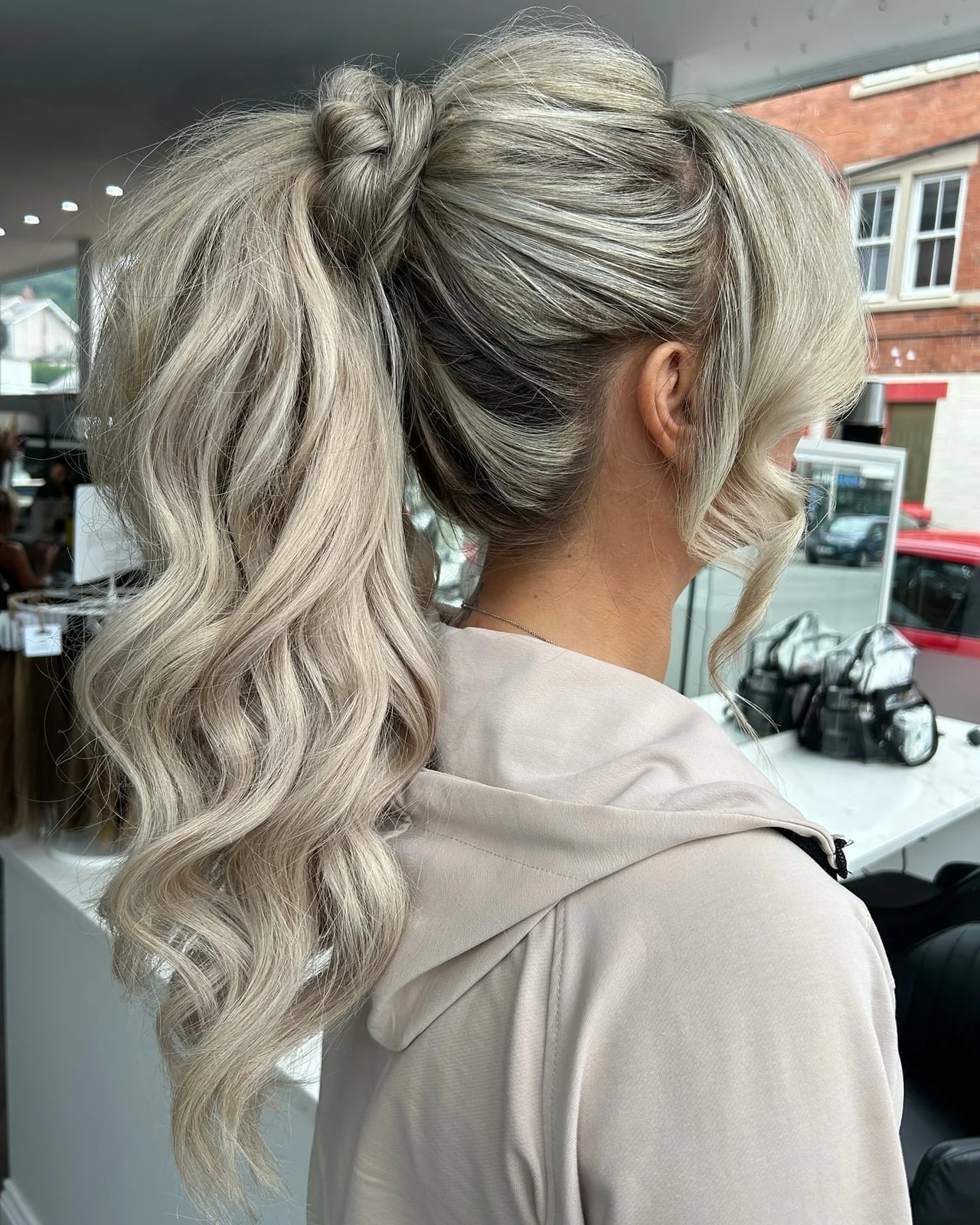 Platinum Blonde High Ponytail With Curls Platinum Blonde High Ponytail With Curls — Trendy Going Out Hairstyles