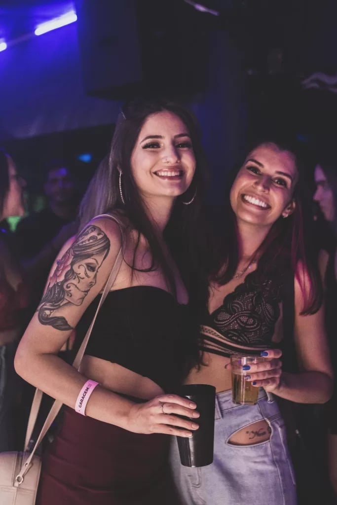 Strapless Top with Distressed Wide-Leg Jeans and Lace Bralette Strapless Top with Distressed Wide-Leg Jeans and Lace Bralette — Trendy Going Out Outfits Night Club