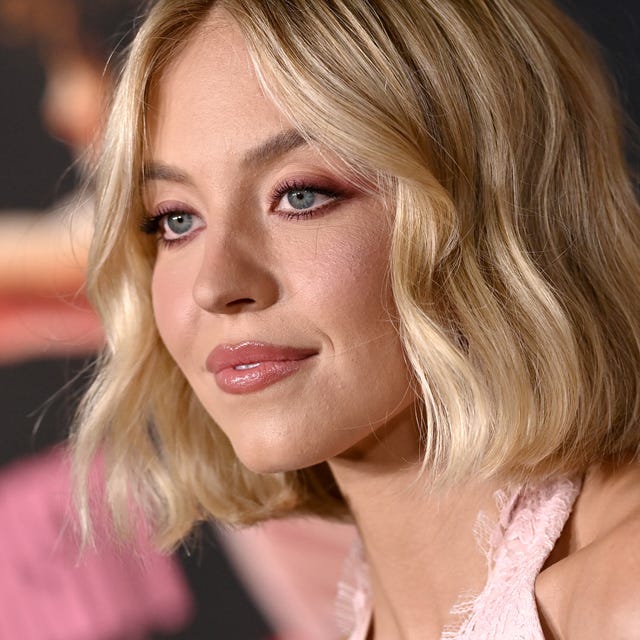 Chin Length Bob With Golden Blonde And Curtain Bangs Chin Length Bob With Golden Blonde And Curtain Bangs — Trendy Golden Blonde