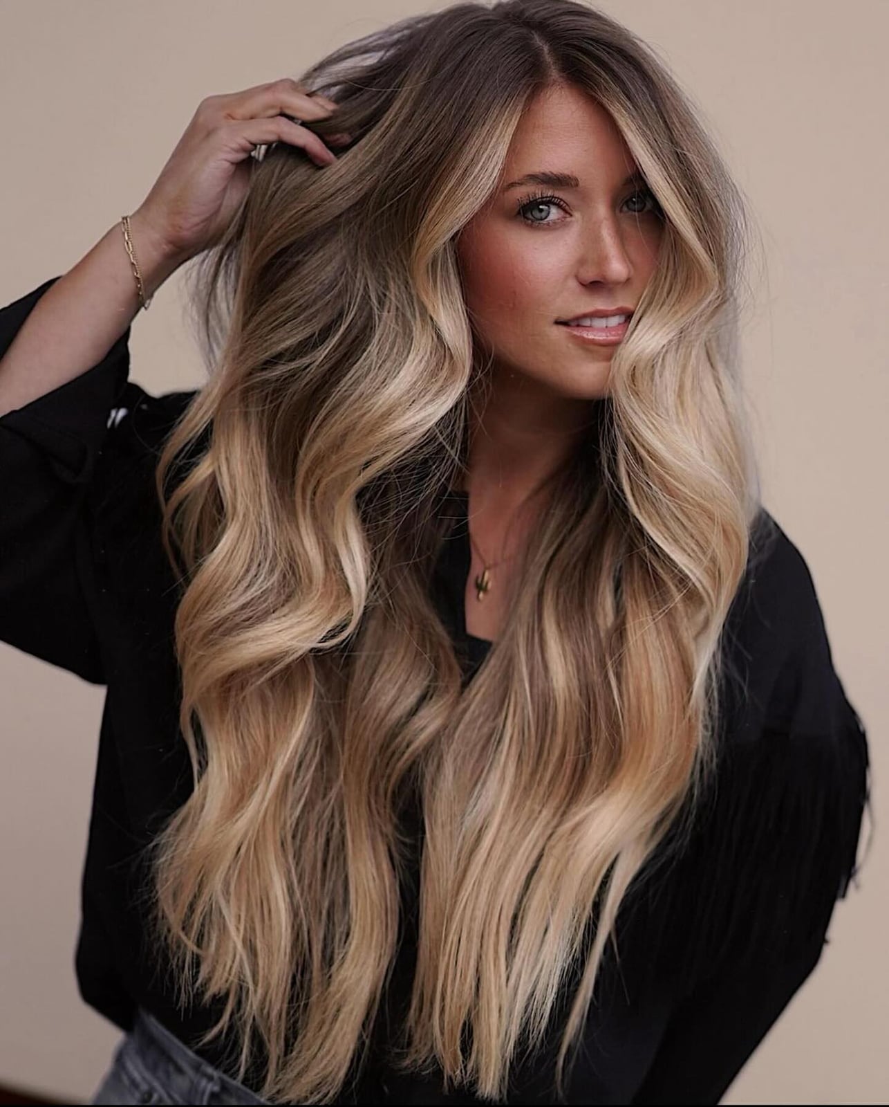 Long Wavy Golden Blonde Blowout With Subtle Highlights Long Wavy Golden Blonde Blowout With Subtle Highlights — Trendy Golden Blonde