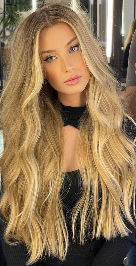 Long Golden Beach Blonde In Loose Waves Long Golden Beach Blonde In Loose Waves — Trendy Golden Blonde