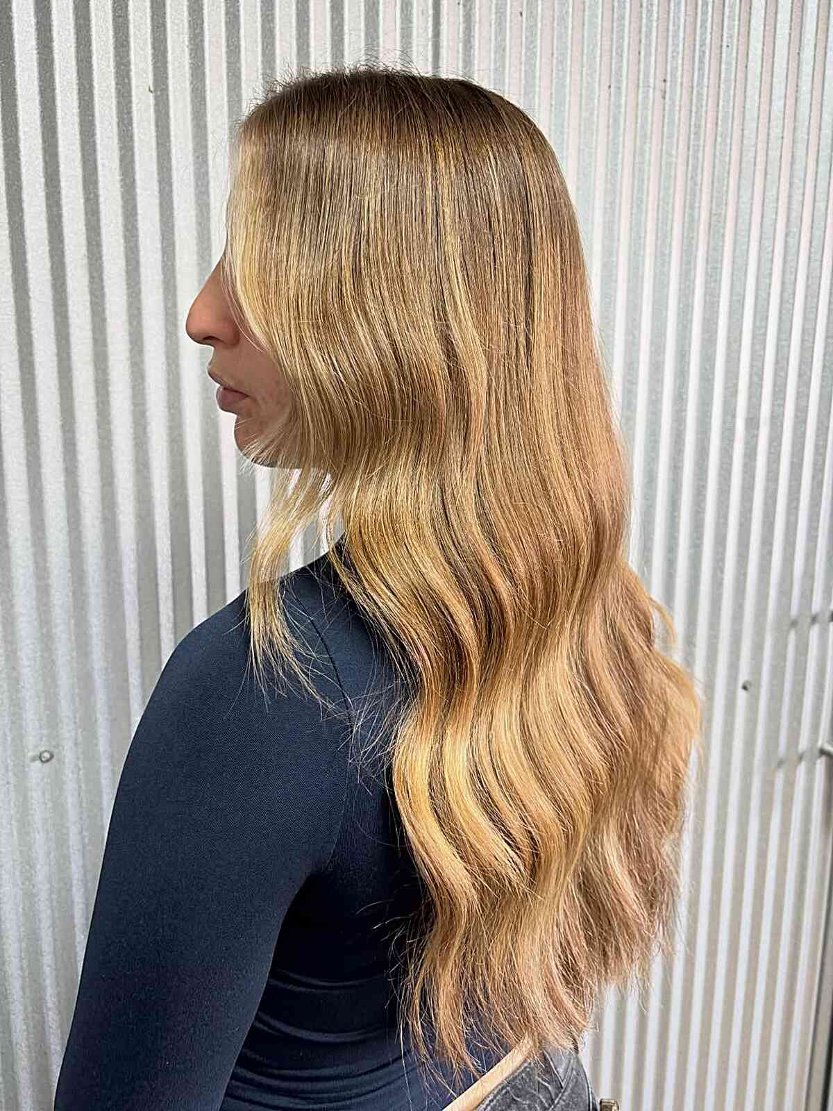 Mid-Back Warm Golden Blonde With Balayage Blowout Mid-Back Warm Golden Blonde With Balayage Blowout — Trendy Golden Blonde