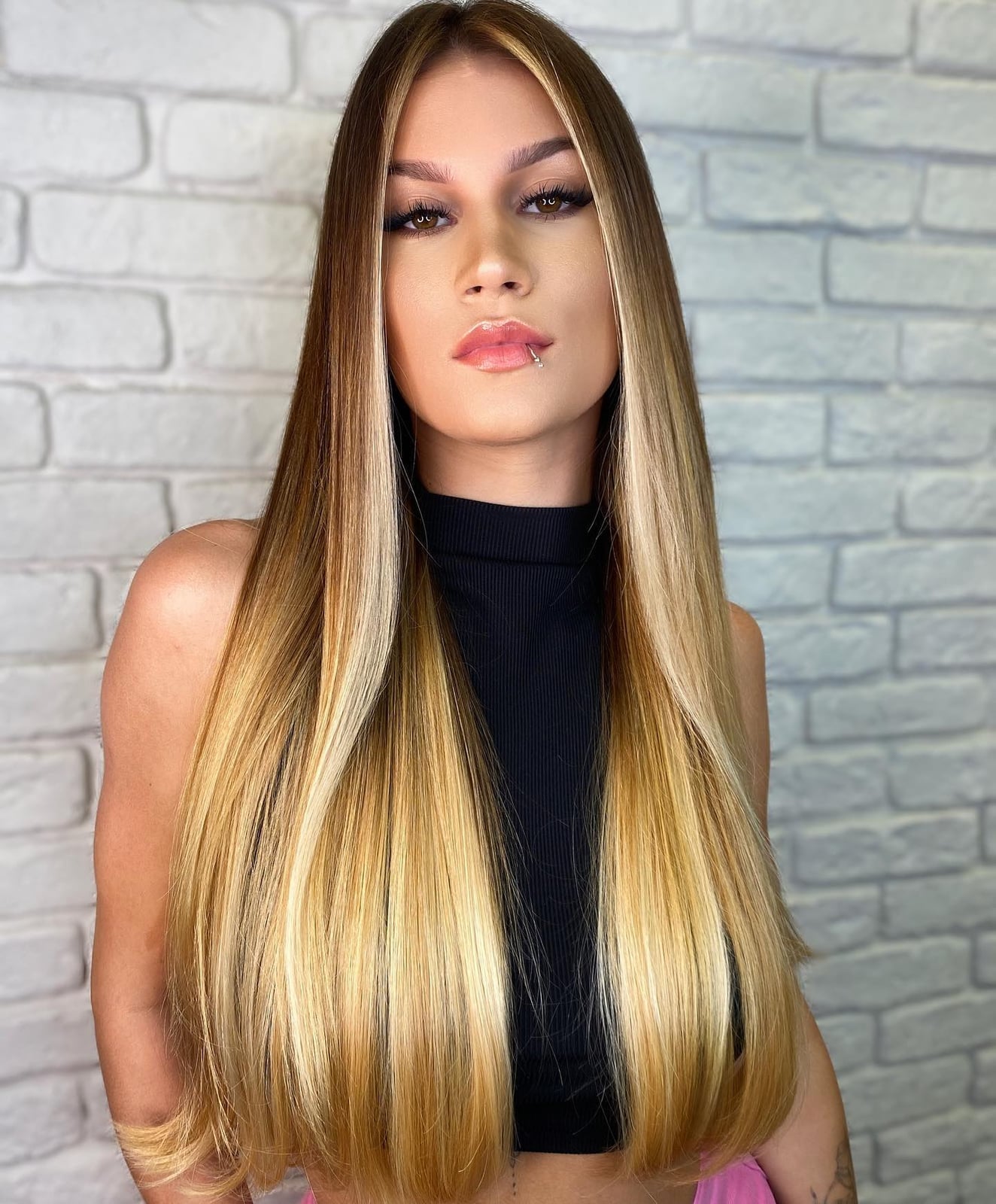 Mid-Back Dark Blonde With Golden Balayage Mid-Back Dark Blonde With Golden Balayage — Trendy Golden Blonde