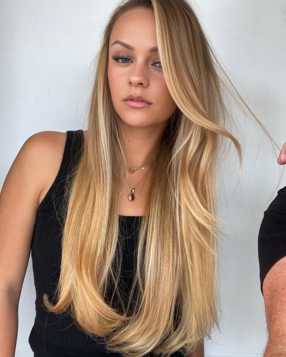 Long Straight Golden Blonde With Face-Framing Layers Long Straight Golden Blonde With Face-Framing Layers — Trendy Golden Blonde