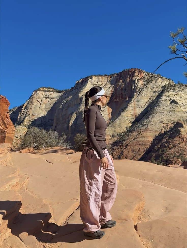 Pale Pink Cargo Pants for Outdoor Exploration Pale Pink Cargo Pants for Outdoor Exploration — Trendy Gorpcore Outfits