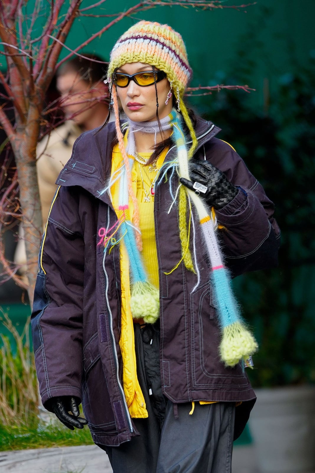 Purple Technical Jacket and Yellow Top Purple Technical Jacket and Yellow Top — Trendy Gorpcore Outfits