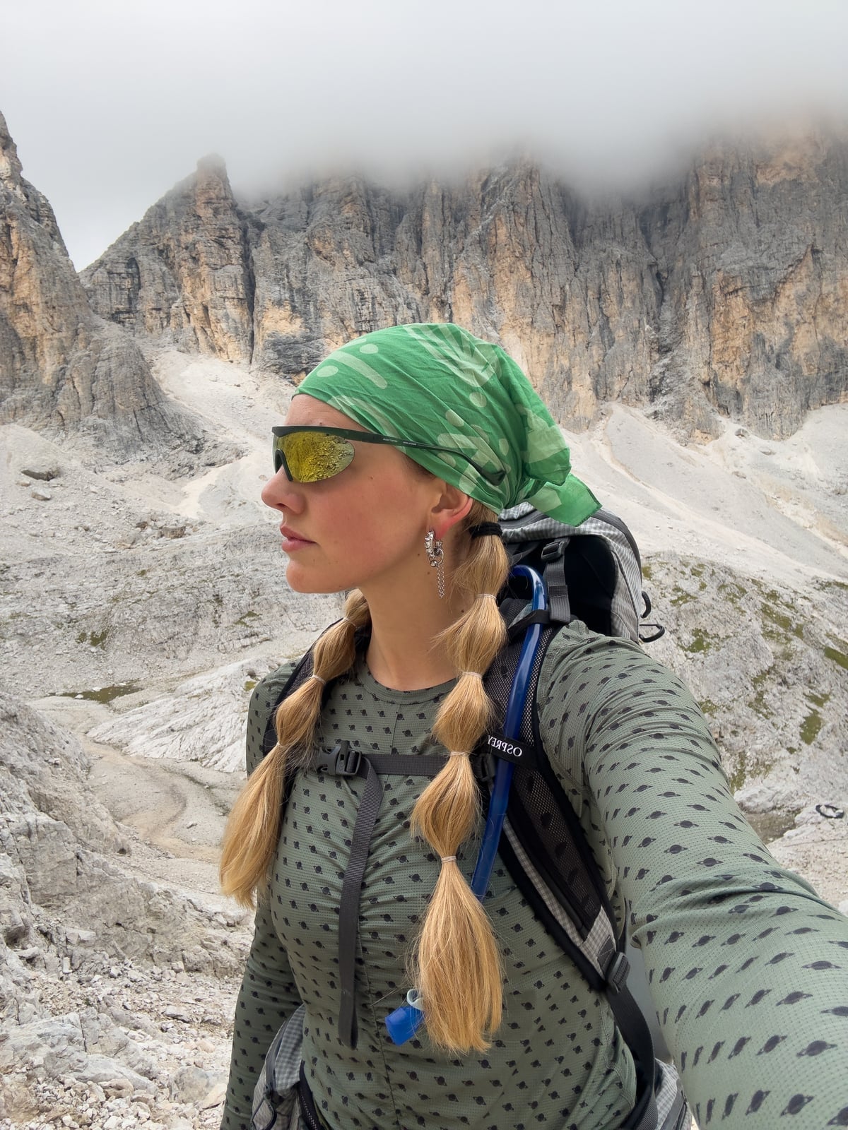 Utilitarian Top and Bandana for Hiking Style Utilitarian Top and Bandana for Hiking Style — Trendy Gorpcore Outfits