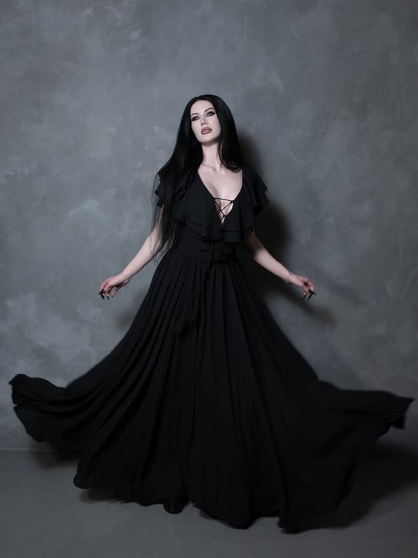 Dramatic Goth Gown With Ruffled Sleeves Dramatic Goth Gown With Ruffled Sleeves — Trendy Goth Outfits