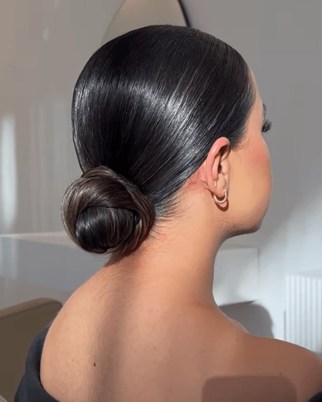 28 best hairstyles for greasy hair | Vogue India