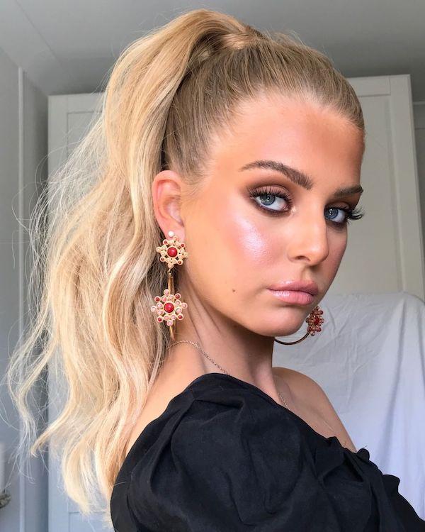 Collarbone Layered Blowout Glossy Dark Brown Collarbone Layered Blowout Glossy Dark Brown — Trendy Greasy Hair Hairstyles