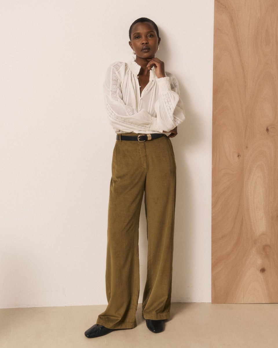 Olive Green Corduroy Trousers with Bohemian Blouse Olive Green Corduroy Trousers with Bohemian Blouse — Trendy Green Pants Outfits