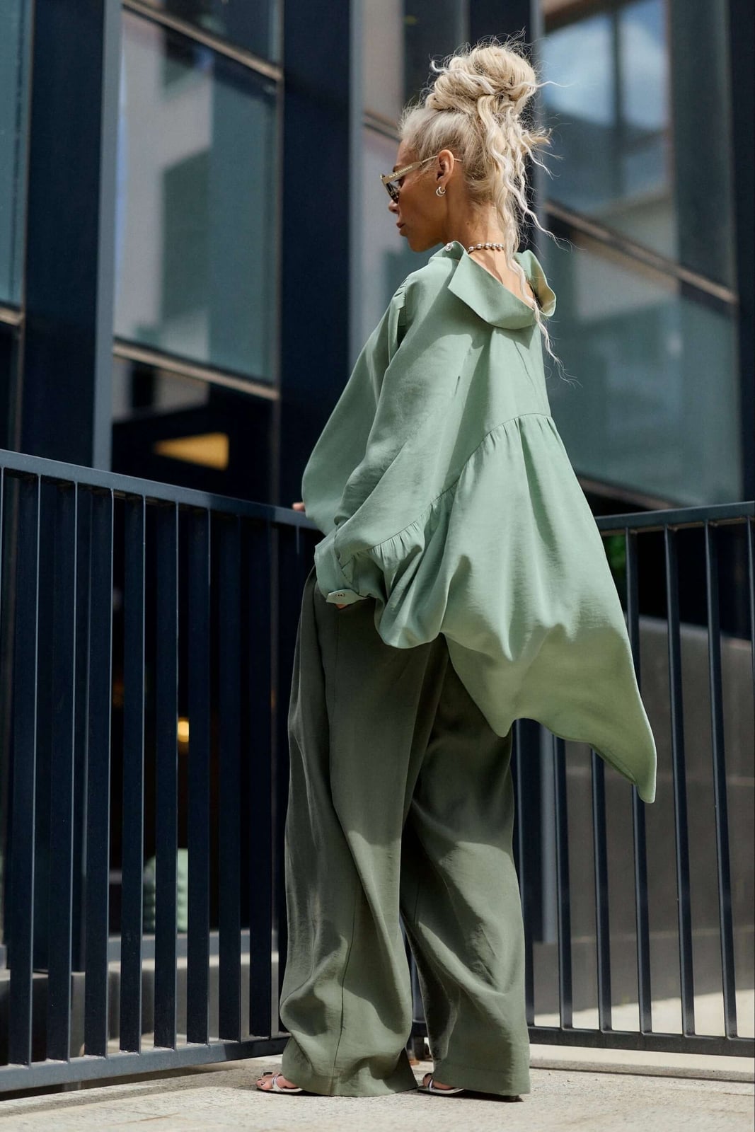 Olive Green Wide-Leg Trousers with Voluminous Blouse Olive Green Wide-Leg Trousers with Voluminous Blouse — Trendy Green Pants Outfits