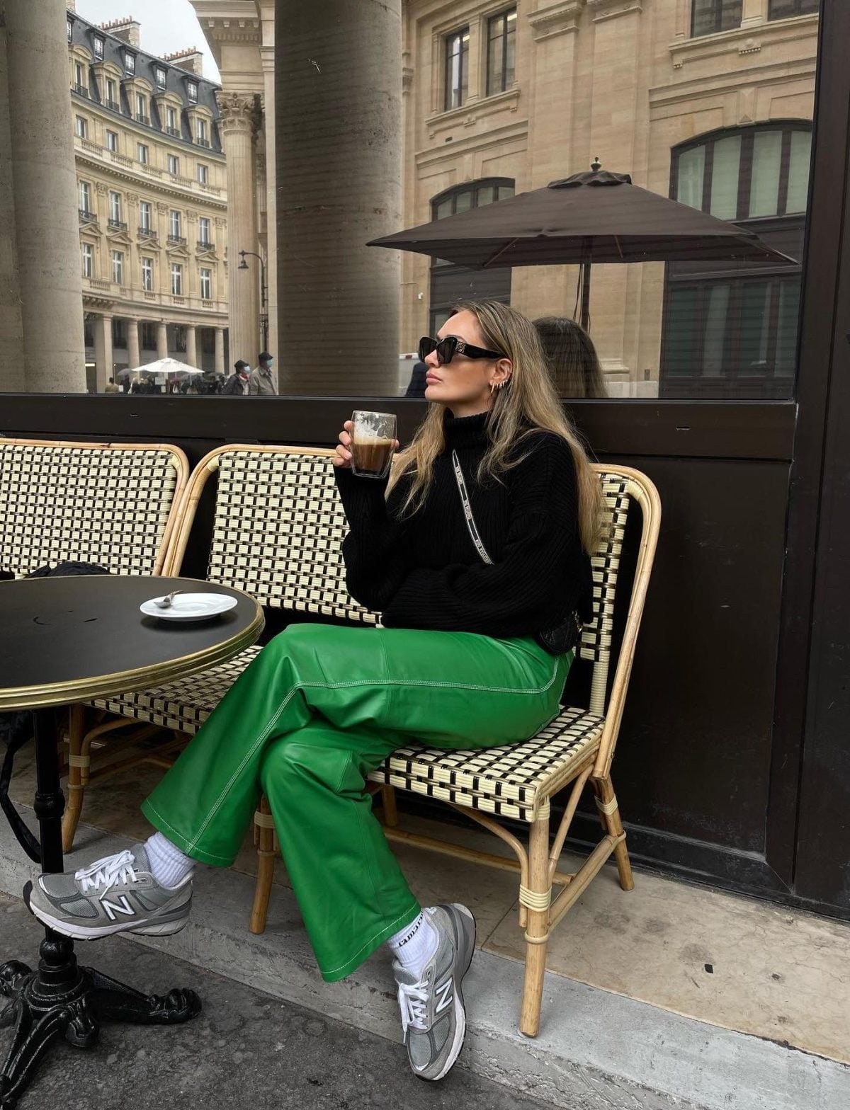 Bright Green Leather Pants with Turtleneck Bright Green Leather Pants with Turtleneck — Trendy Green Pants Outfits