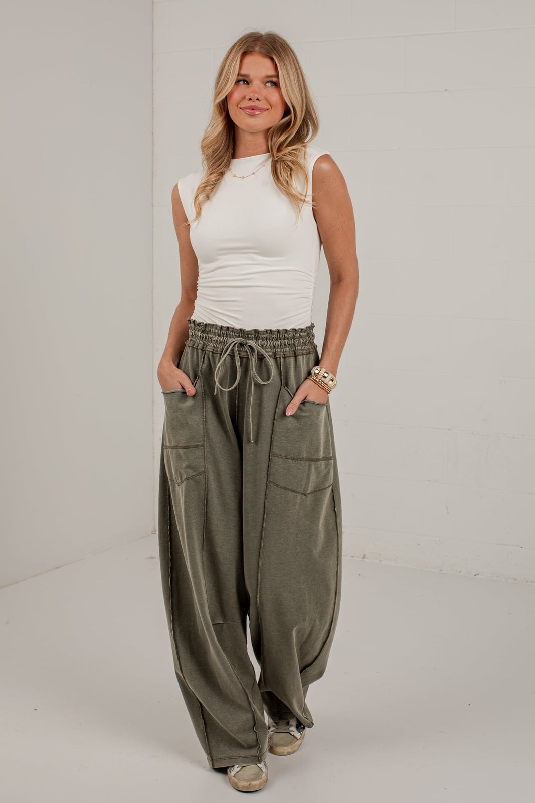 Olive Green Baggy Pants with Sleeveless Top Olive Green Baggy Pants with Sleeveless Top — Trendy Green Pants Outfits