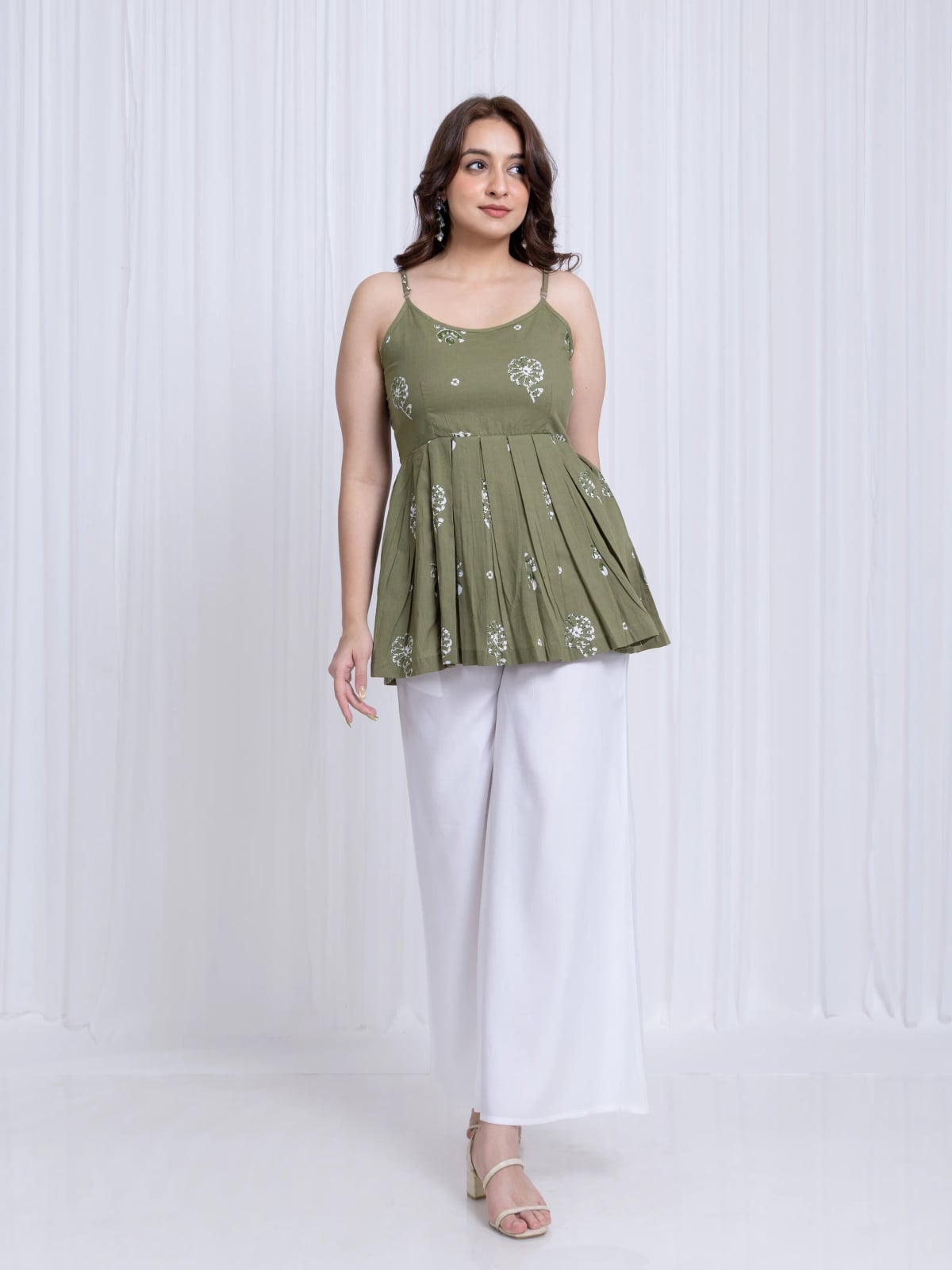 Olive Green Floral Print Peplum Top with White Wide-Leg Pants Olive Green Floral Print Peplum Top with White Wide-Leg Pants — Trendy Green Top Outfits