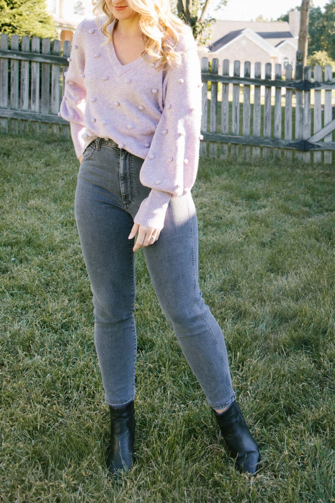 Grey Skinny Jeans and a Lilac Pom-Pom Sweater — Trendy Grey Jeans Outfits