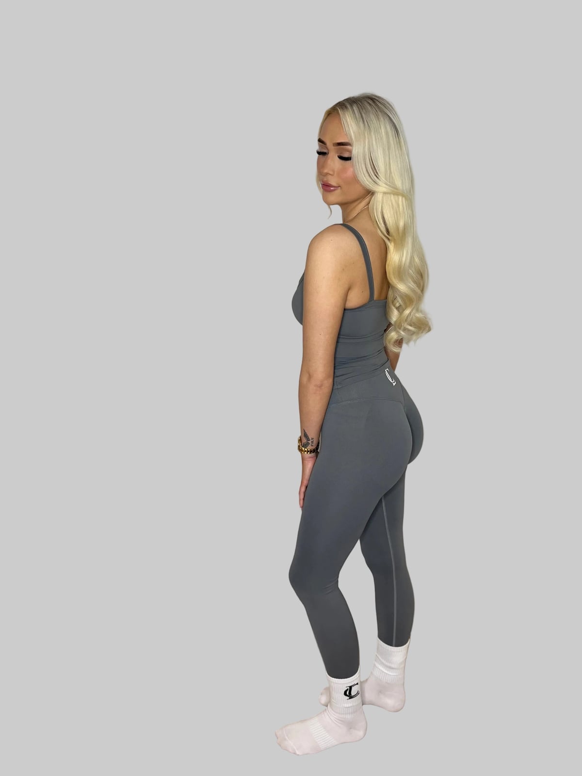 Grey Ribbed Leggings With Tank Top Grey Ribbed Leggings With Tank Top — Trendy Grey Leggings Outfit