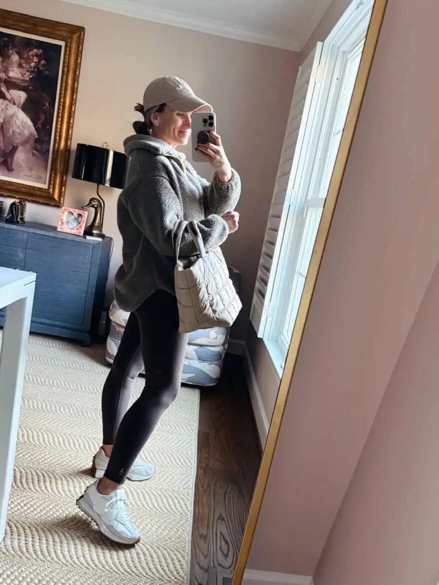 Charcoal Grey Leggings And Fleece Hoodie Charcoal Grey Leggings And Fleece Hoodie — Trendy Grey Leggings Outfit