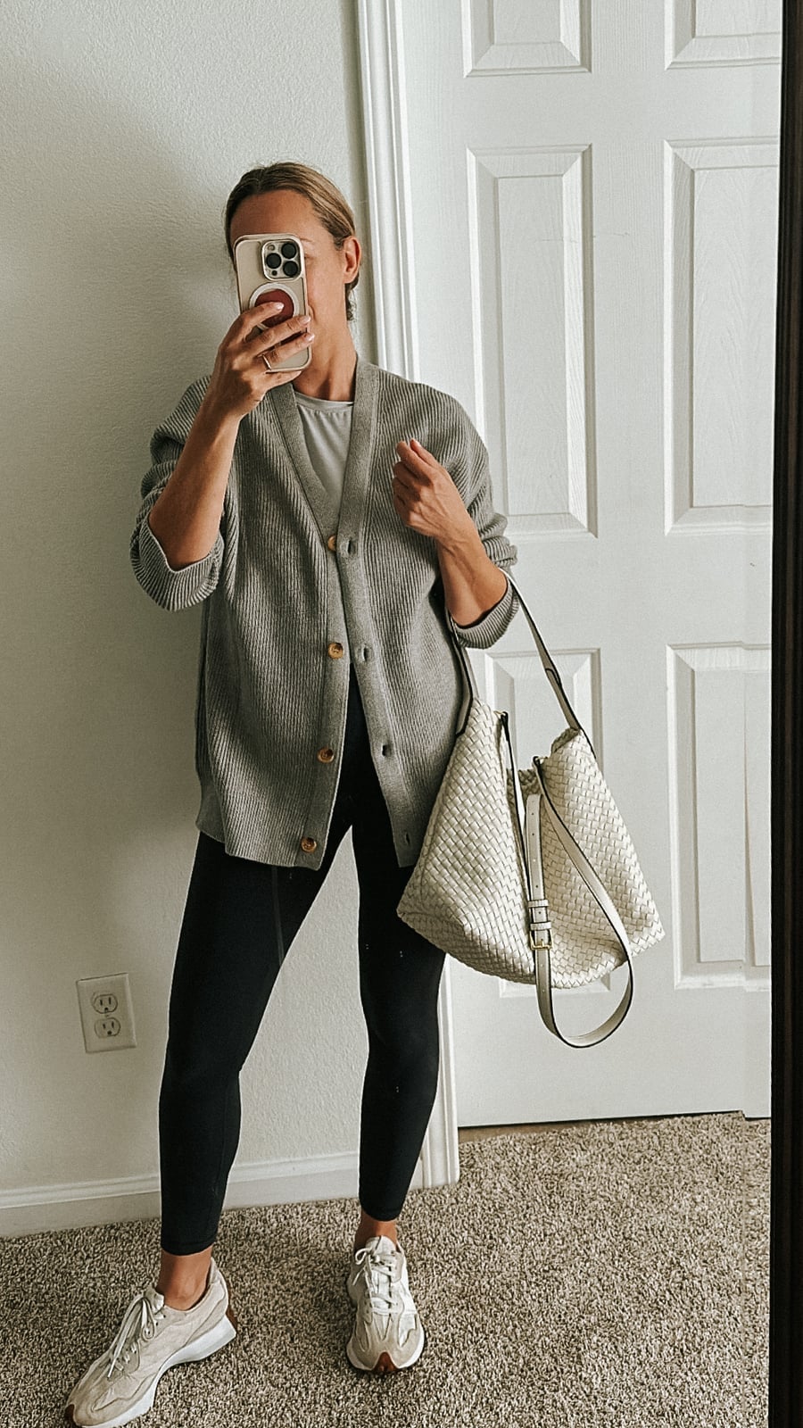 Grey Leggings With Oversized Knit Cardigan Grey Leggings With Oversized Knit Cardigan — Trendy Grey Leggings Outfit