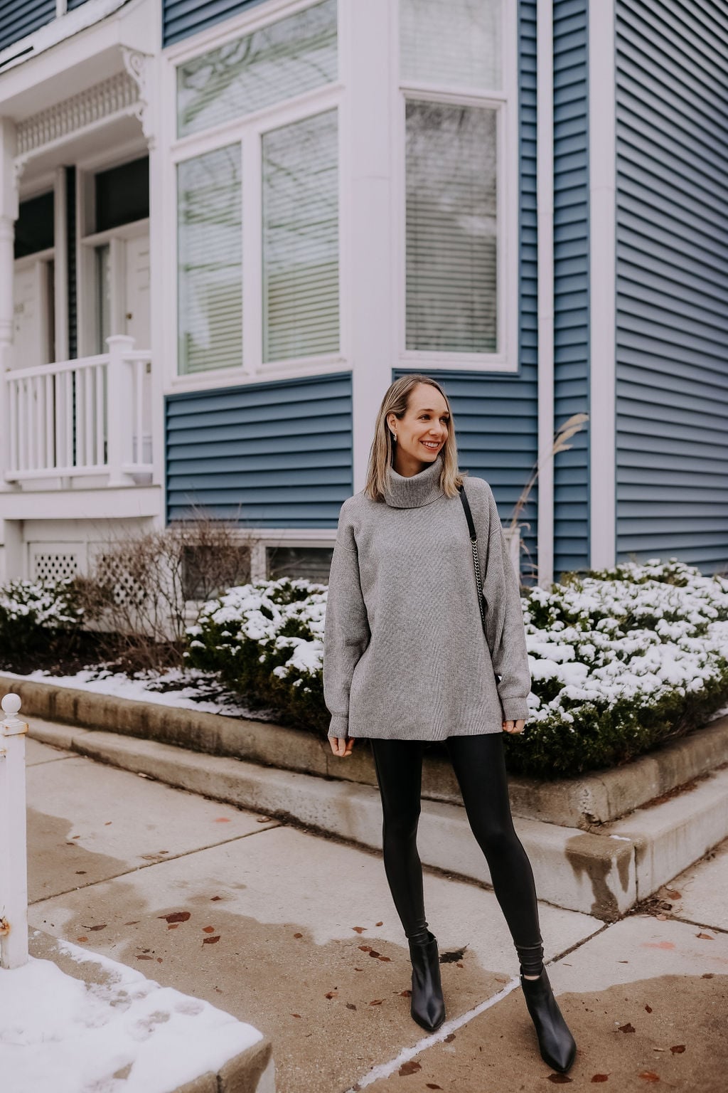 Oversized Grey Sweater With Black Leggings Oversized Grey Sweater With Black Leggings — Trendy Grey Leggings Outfit
