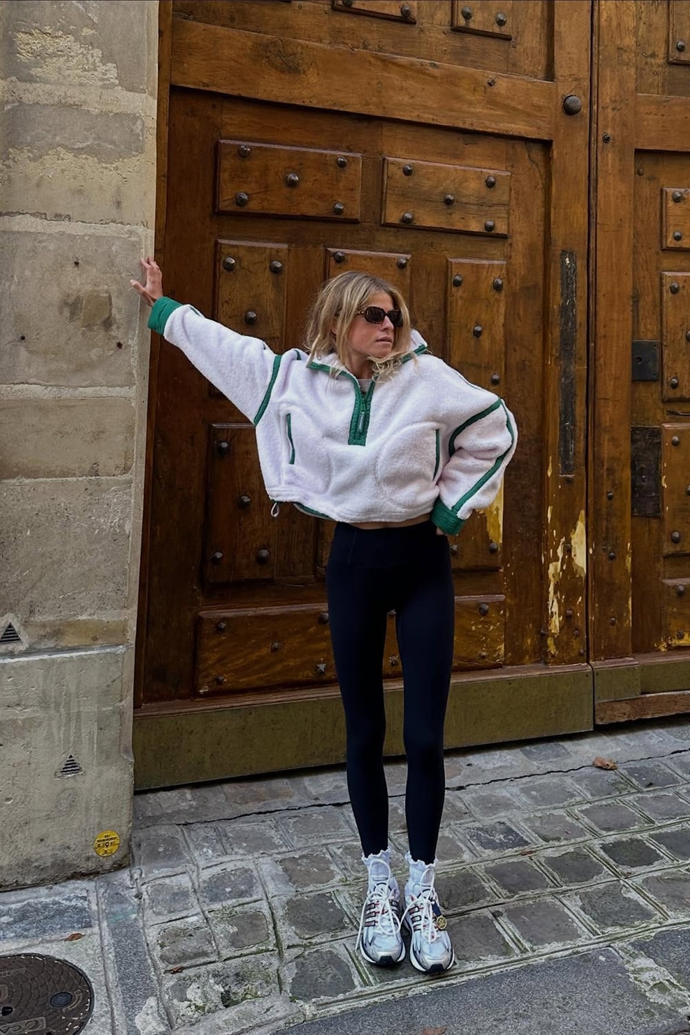 Oversized Fleece Jacket And Black Leggings Oversized Fleece Jacket And Black Leggings — Trendy Gym Outfits