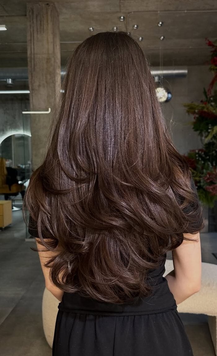 Mid-Back Chocolate Brown With Voluminous Layers — Trendy Hair Pictures