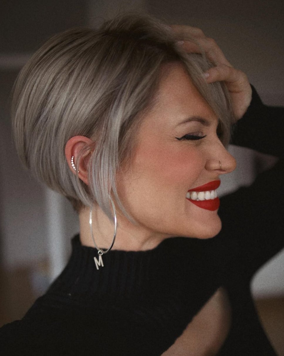 Textured Ash Blonde Pixie With Short Bangs — Trendy Hair Pictures