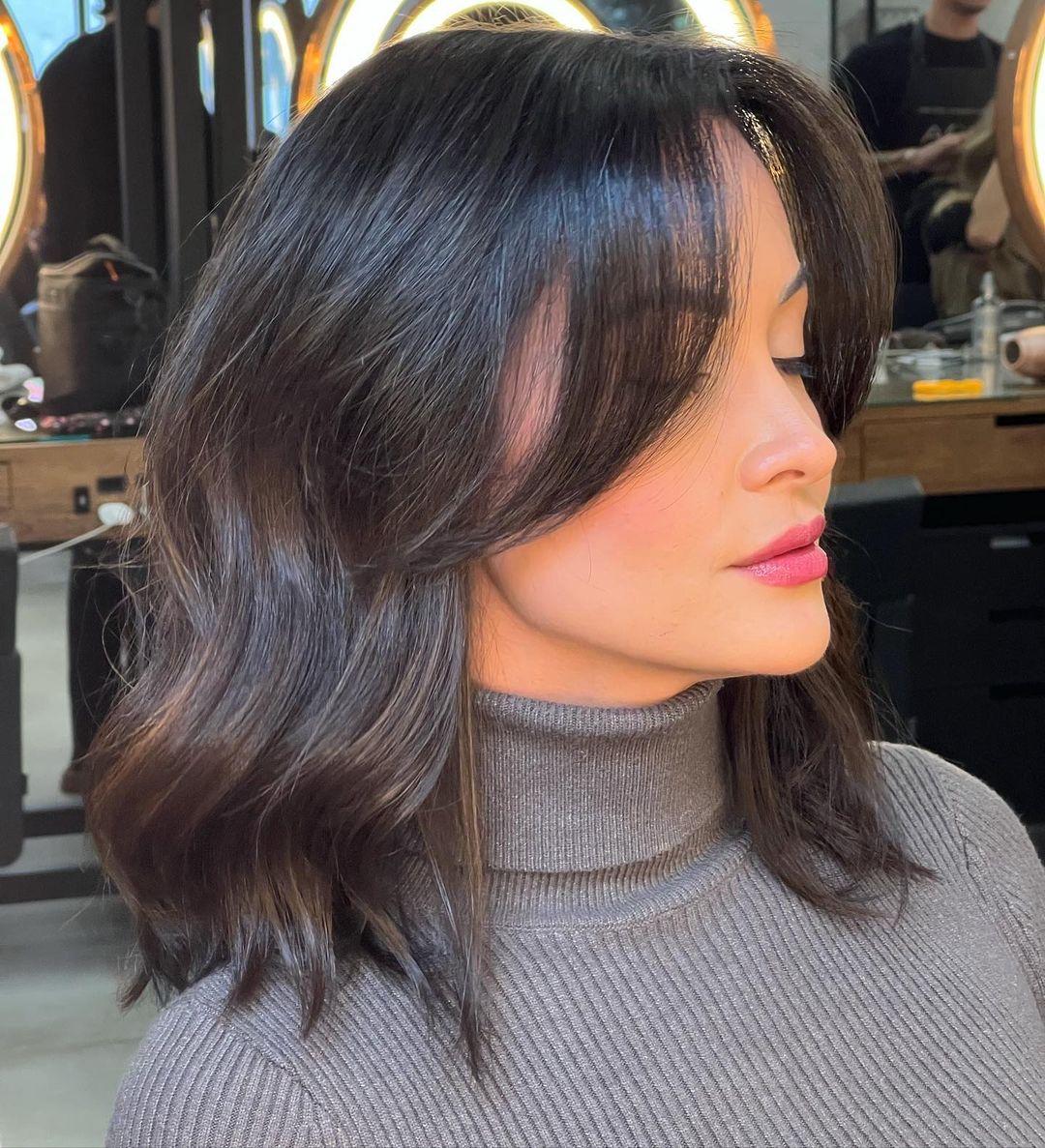 Blonde Collarbone Bob With Face-Framing Layers — Trendy Hairstyles for Thick Hair