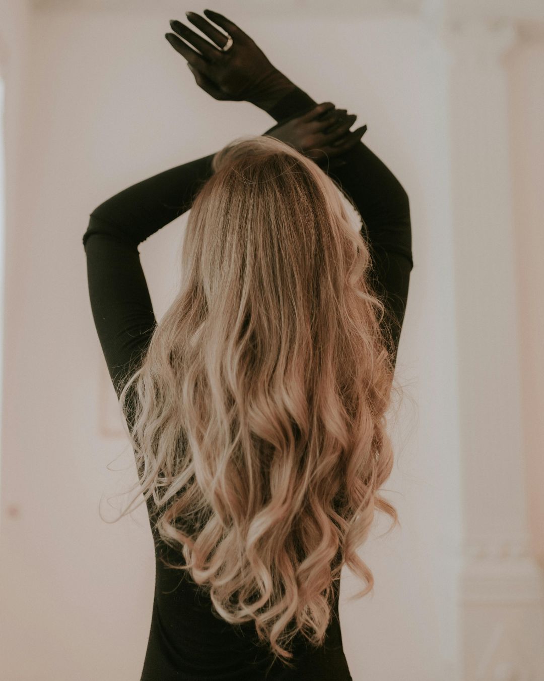 Mid-Back Loose Voluminous Waves Mid-Back Loose Voluminous Waves — Trendy Hairstyles to Do