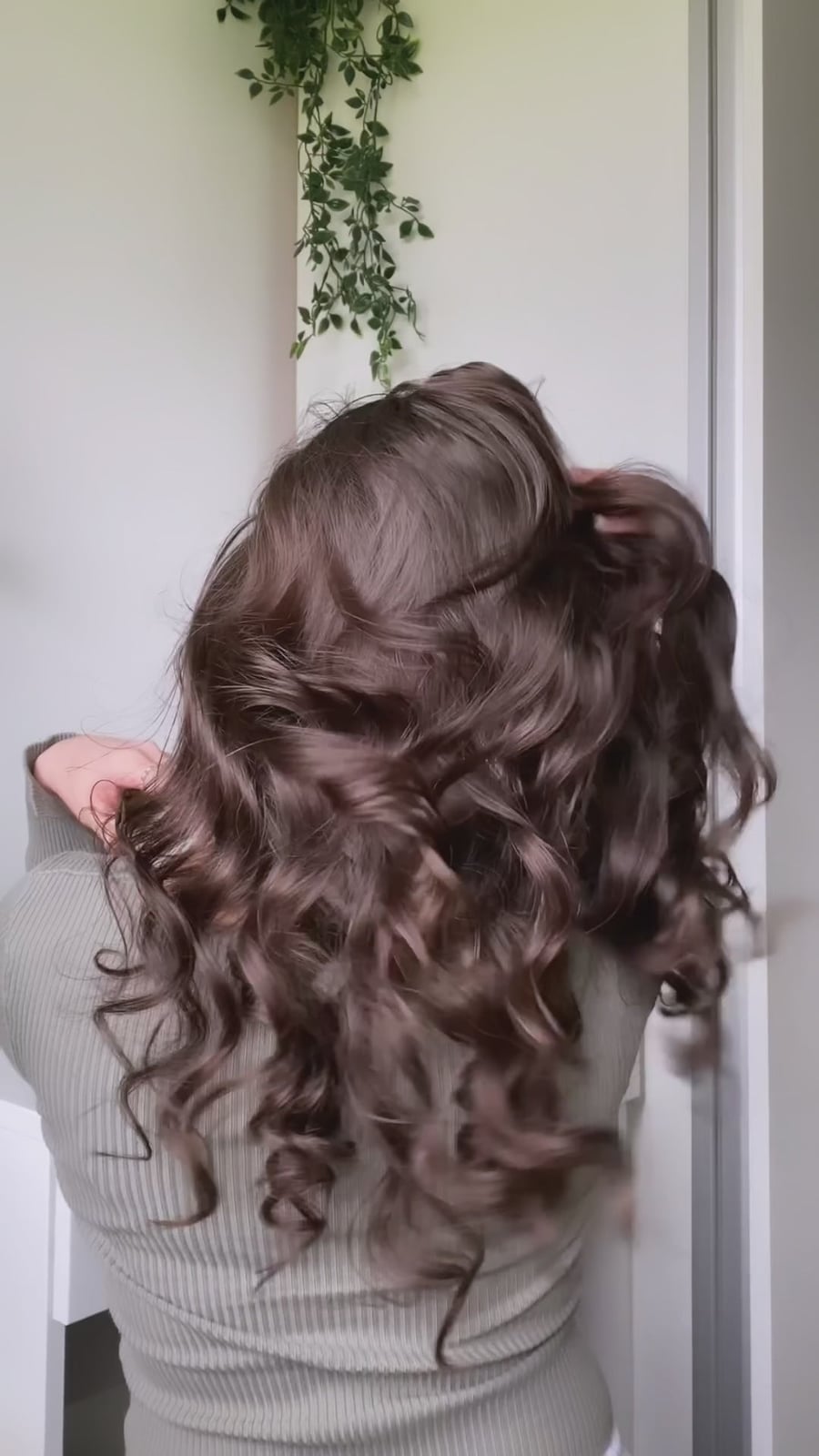Mid-Back Dark Brown Defined Curls — Trendy Heatless Curls