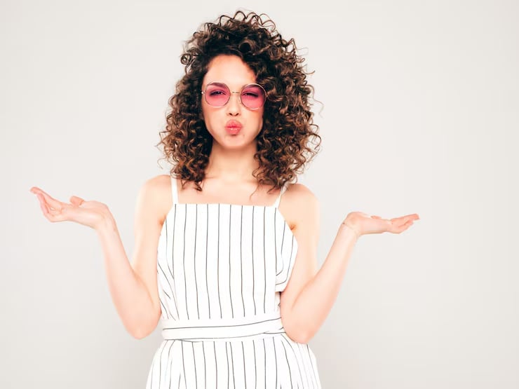Shoulder-Length Dark Brown Spiral Curls With Curtain Bangs — Trendy Heatless Curls